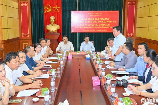 Đoàn công tác Báo Pasaxon thăm và làm việc với Báo Nghệ An