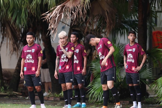 Đội tuyển Thái Lan sửng sốt trước cảnh tiêu điều của sân Mỹ Đình sau bão Yagi