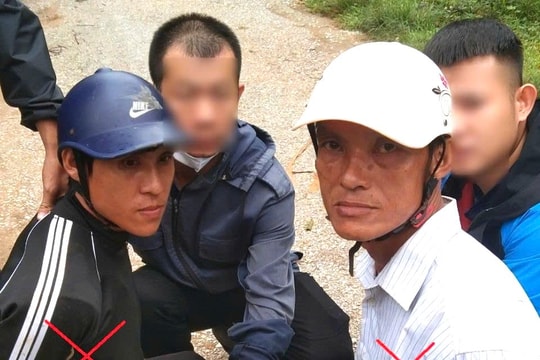 Giúp dân phòng chống bão, Công an huyện miền núi Nghệ An tóm gọn 2 đối tượng tàng trữ ma túy