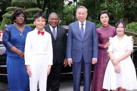 Tổng Bí thư, Chủ tịch nước và Phu nhân chủ trì lễ đón Tổng thống và Phu nhân Mozambique