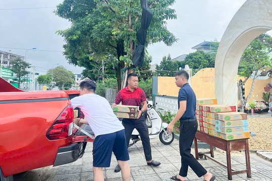 Người dân Nghệ An chung tay hỗ trợ đồng bào bị thiên tai ở các tỉnh phía Bắc