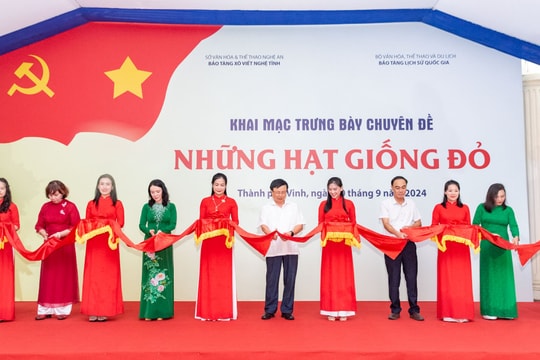 Khai mạc Trưng bày chuyên đề 'Những hạt giống đỏ'
