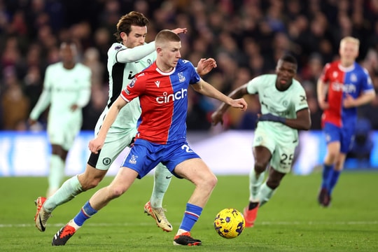 Man Utd đau đầu vì tuyến giữa, nhắm đến hai tài năng trẻ đầy triển vọng