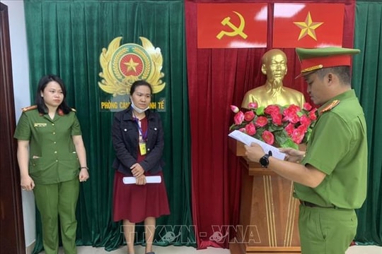 Bắt tạm giam nữ kế toán chiếm đoạt gần 1 tỷ đồng của công ty