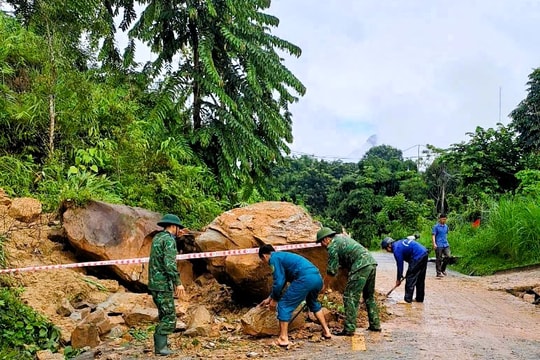 Bộ đội Biên phòng Nghệ An tích cực khắc phục hậu quả mưa lũ
