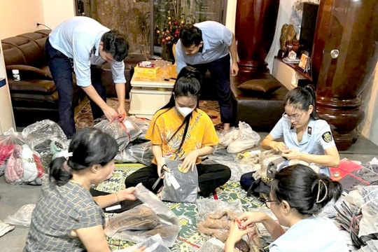 Công đoàn Viên chức Nghệ An quyên góp ủng hộ đồng bào phía Bắc bị thiên tai