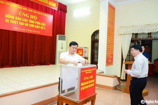 Tỉnh ủy Nghệ An ủng hộ đồng bào bị thiệt hại do cơn bão số 3