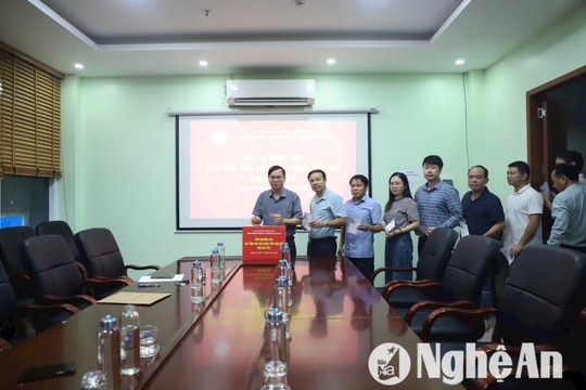 Trung tâm Xúc tiến Đầu tư, Thương mại và Du lịch tỉnh Nghệ An ủng hộ các địa phương thiệt hại sau bão số 3