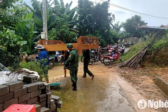 Di dời khẩn cấp hộ dân ở Na Loi (Kỳ Sơn) ra khỏi vùng sạt lở
