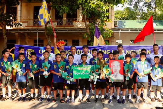 Chuyện kỷ luật U11 Sông Lam Nghệ An gian lận tuổi: Luật sư và cơ quan cấp hộ tịch nói gì?