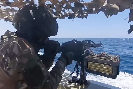 'Nghẹt thở' khi Ukraine đổ bộ xuống Biển Đen