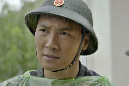 Mạnh Trường vào vai bộ đội thời bình cùng đồng đội cứu người dân vùng lũ