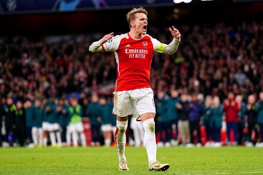 Arsenal - phía trước là bão giông