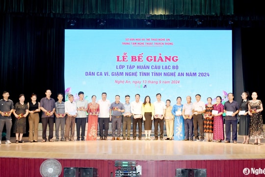 130 học viên Nghệ An được trao chứng chỉ tập huấn Câu lạc bộ Dân ca ví, giặm