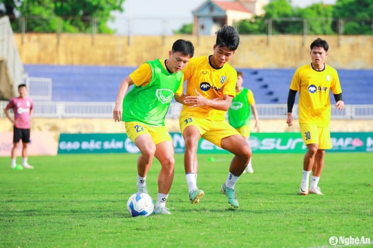 Sông Lam Nghệ An hứng khởi tập luyện trước trận mở màn V.League 2024/25