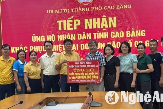 Huyện Thanh Chương trao 400 triệu đồng ủng hộ bà con vùng lũ thành phố Cao Bằng
