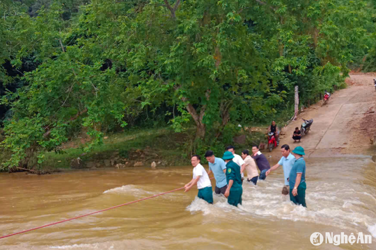 Người dân vùng cao Nghệ An chủ động ứng phó ngập lụt, sạt lở