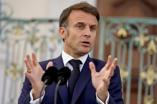 Quốc hội Pháp xem xét luận tội Tổng thống Macron