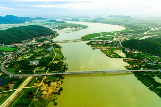 Kiểm tra 'sức khỏe' cho cầu Bến Thủy 1