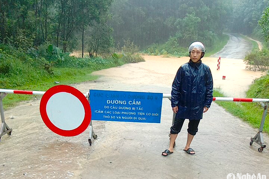 Nhiều địa phương ở Nghệ An cấm đường do ngập lụt