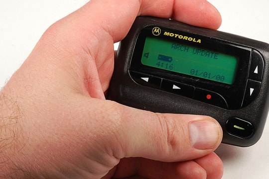 Những ai vẫn đang dùng loại máy nhắn tin được sử dụng trong các cuộc tấn công vào Hezbollah?