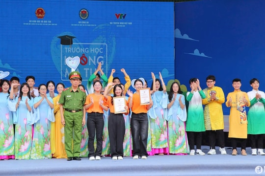 Trường THPT Lê Viết Thuật và Huỳnh Thúc Kháng giành giải Nhất tại Cuộc thi ‘Trường học không ma túy’