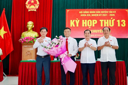 Ông Hoàng Đình Sơn được bầu giữ chức Phó Chủ tịch UBND huyện Tân Kỳ