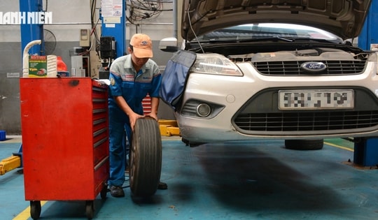 Thay lốp ô tô, nên ưu tiên lắp lốp mới trên bánh trước hay sau?