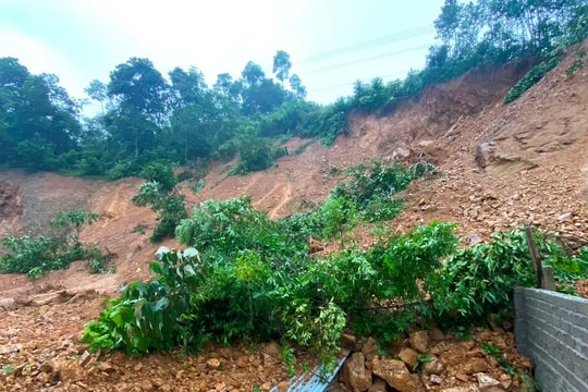 25 hộ dân ở Tân Kỳ phải di dời do sạt lở núi
