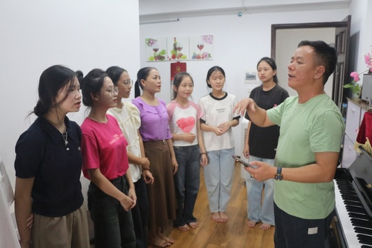 Nhiều nghệ sĩ, nghệ nhân ở Nghệ An tích cực chiêu sinh truyền dạy dân ca