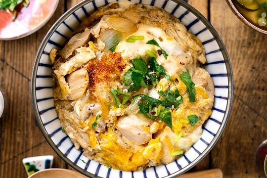 Học người Nhật cách ăn thịt gà để trường thọ