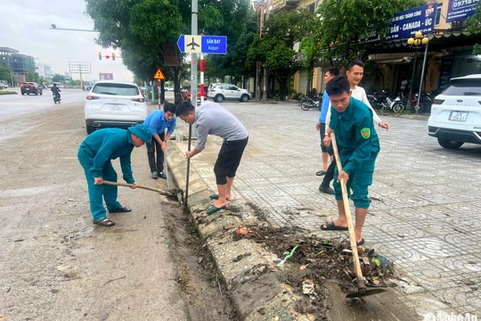 Thành phố Vinh tập trung dọn vệ sinh sau mưa lụt