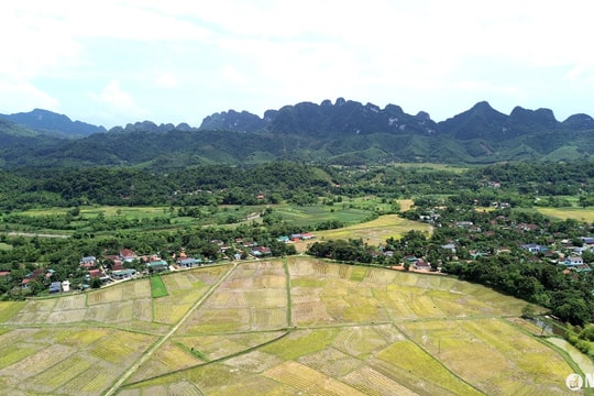 Trầm tích Mường Quạ bên bờ sông Giăng