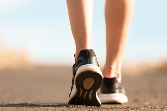 Tốc độ đi bộ dự báo sức khỏe trái tim?