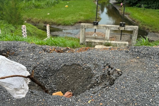 Tuyến đê biển qua xã Diễn Hùng (Diễn Châu) lại sụt lún, sạt lở