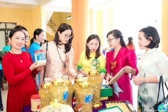 Những phụ nữ làm mới nghề truyền thống