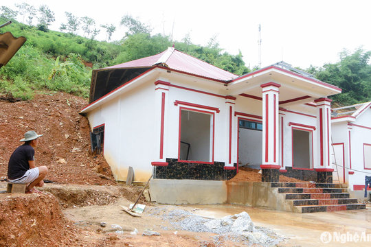 Cận cảnh ngôi nhà tiền tỷ chỉ ở được 6 ngày đã bị sập do sạt lở đất ở huyện Tương Dương