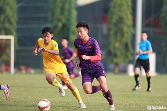 Huấn luyện viên Cristiano Roland rất vui vì lối chơi cống hiến của đội tuyển U17 Việt Nam