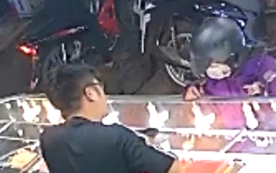 Truy tìm đôi nam nữ vờ hỏi mua vàng rồi cướp giật