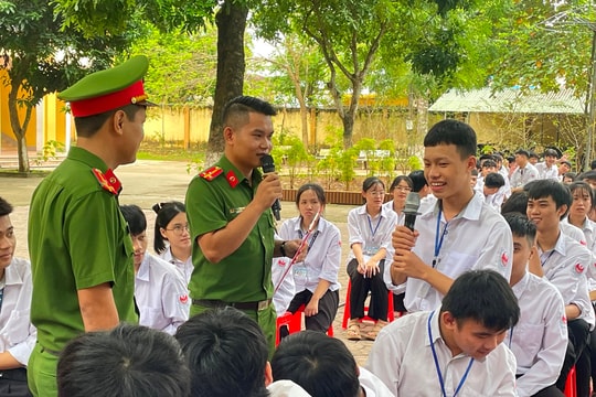 Hơn 1.000 học sinh tham dự phiên tòa giả định tuyên truyền, phổ biến, giáo dục pháp luật