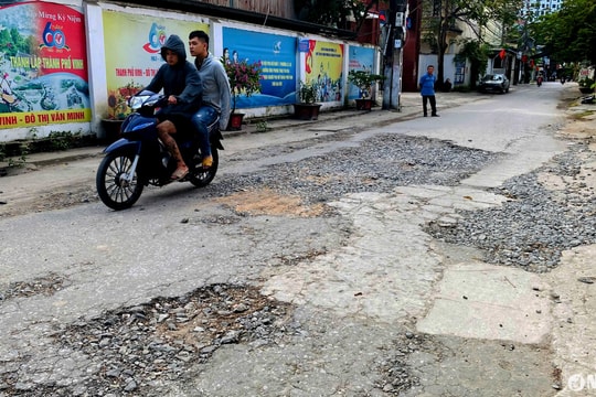 Nhiều tuyến đường nội thành Vinh xuống cấp, chi chít ổ gà