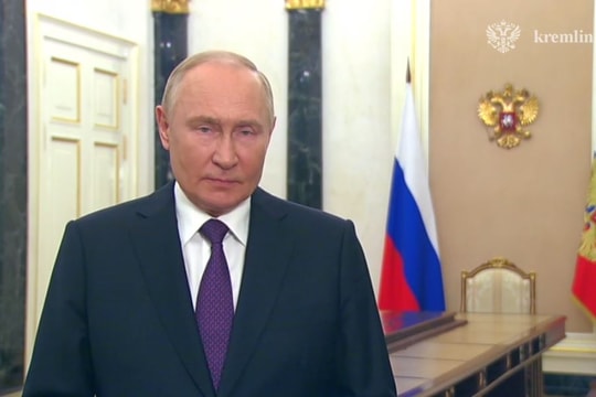 Tổng thống Putin: Phương Tây đang chuẩn bị cuộc chiến mới chống Crimea và Donbass