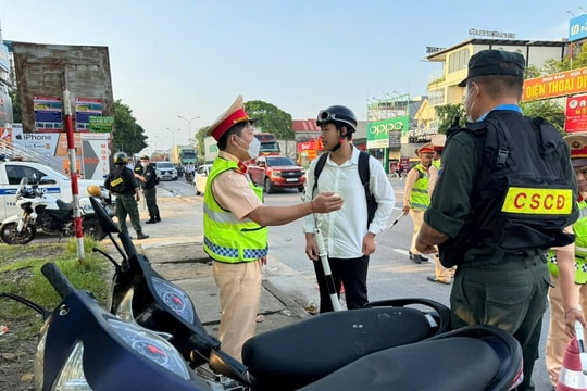 Cảnh sát giao thông Nghệ An ra quân kiểm tra, xử lý tình trạng học sinh vi phạm giao thông