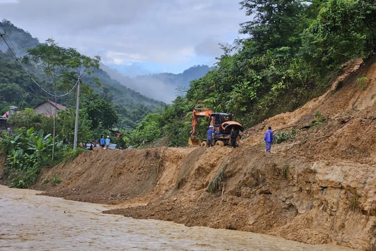 Đã thông đường vào 4 bản bị cô lập do lũ quét ở Tương Dương