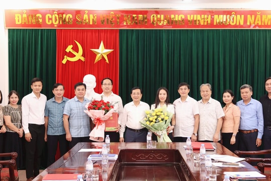 Nghĩa Đàn công bố quyết định về công tác cán bộ