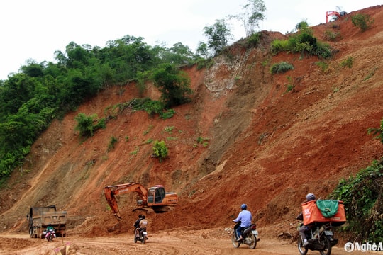 Hàng chục điểm sạt lở sau mưa lớn tại huyện Kỳ Sơn