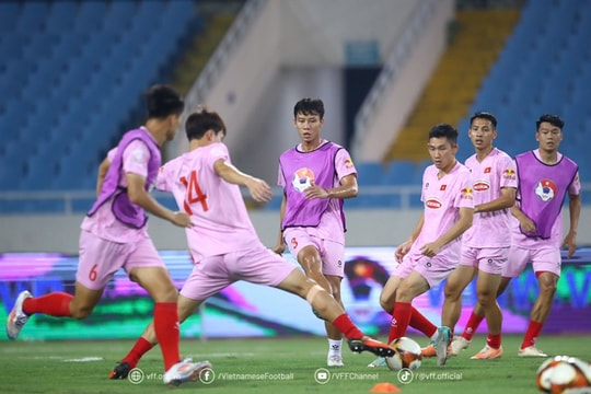 Đối thủ của Đội tuyển Việt Nam có quyết định bất ngờ; Có VAR vẫn thổi sai, trọng tài FIFA vắng mặt ở vòng 4 V.League