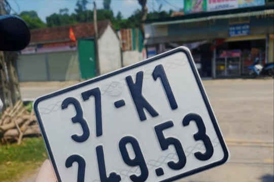 Cô gái trẻ Nghệ An bối rối khi bấm biển xe trúng số 49.53