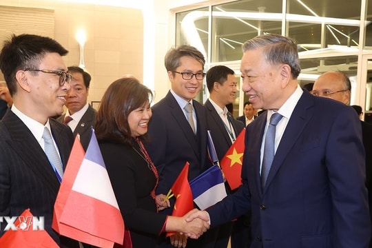 Tổng Bí thư, Chủ tịch nước bắt đầu dự Hội nghị Pháp ngữ và thăm chính thức Pháp