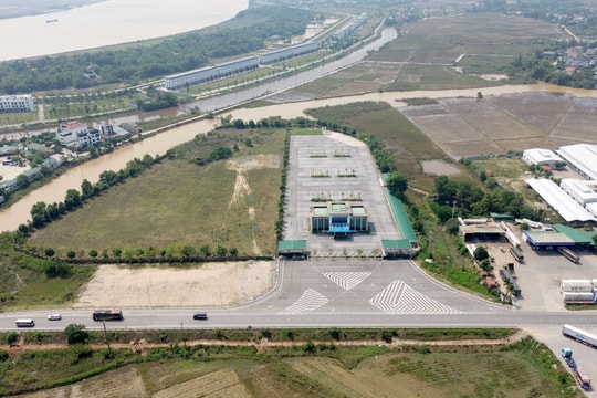 Đã cơ bản hoàn thiện, Bến xe Nam Vinh vẫn...'đắp chiếu'!